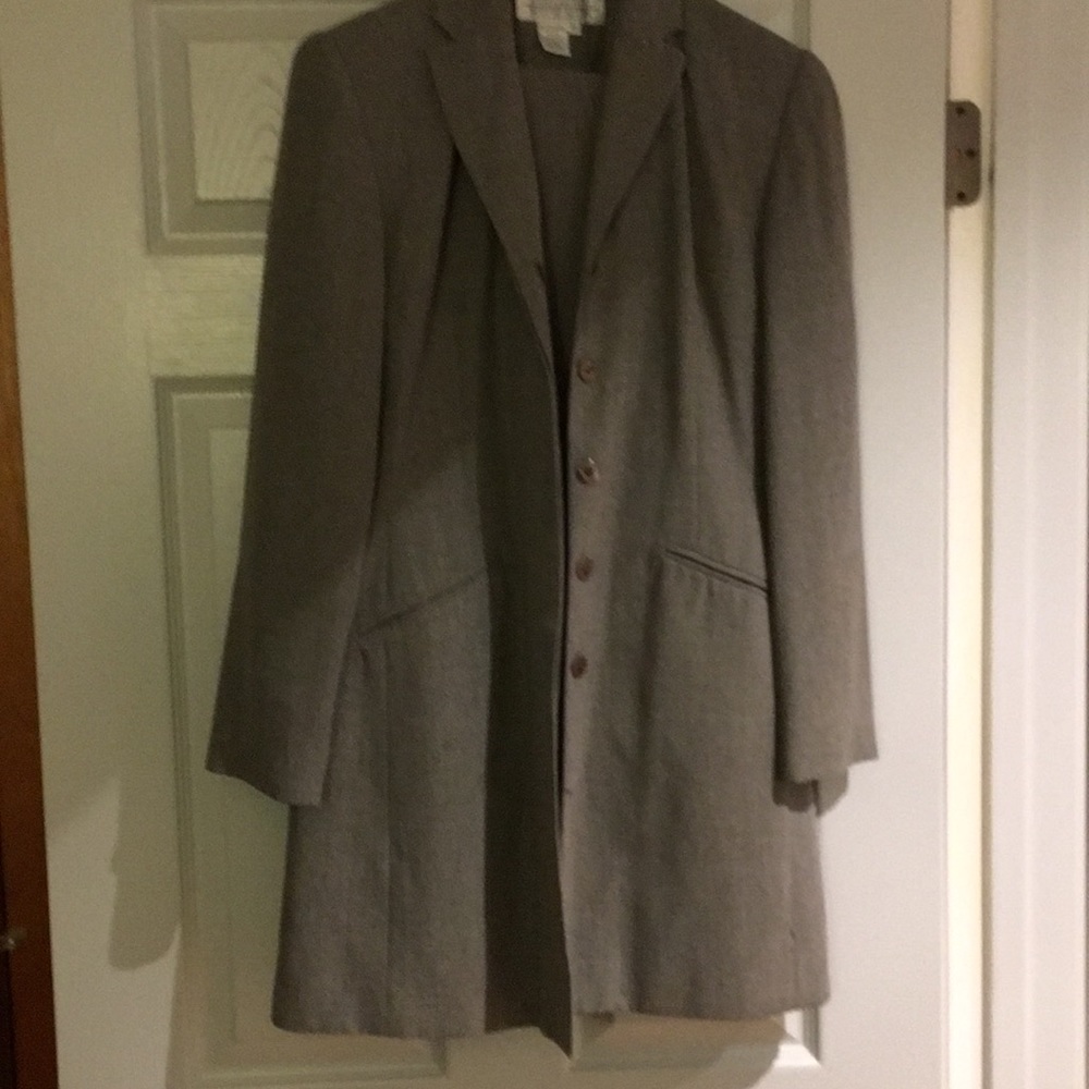 Ladies pants suit